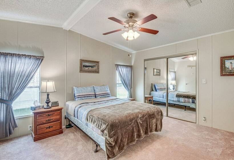 Walk To Indian River From Pet Friendly Home!