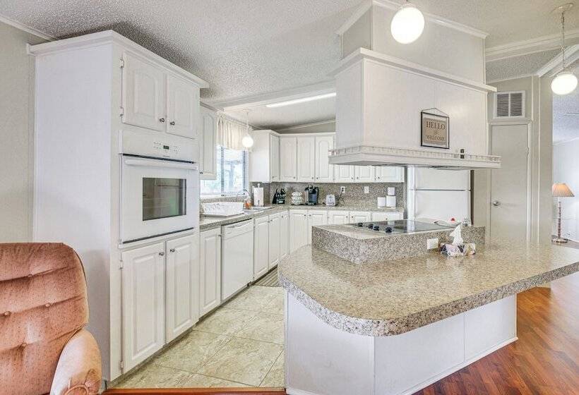 Walk To Indian River From Pet Friendly Home!