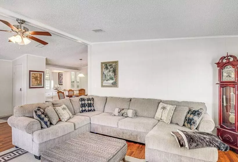 Walk To Indian River From Pet Friendly Home!