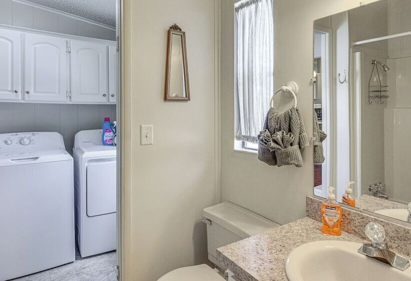 Walk To Indian River From Pet Friendly Home!