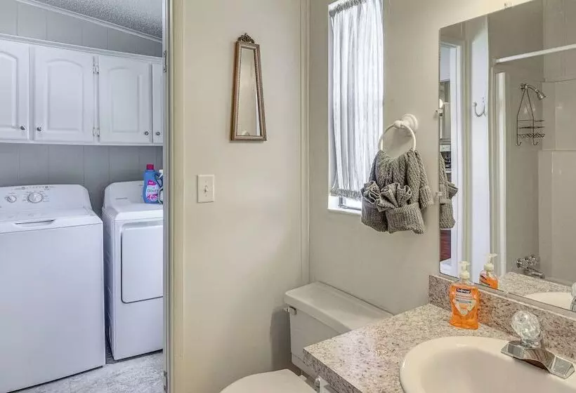 Walk To Indian River From Pet Friendly Home!