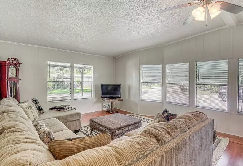 Walk To Indian River From Pet Friendly Home!