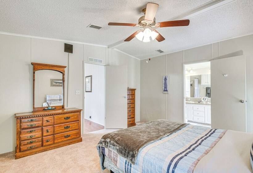 Walk To Indian River From Pet Friendly Home!