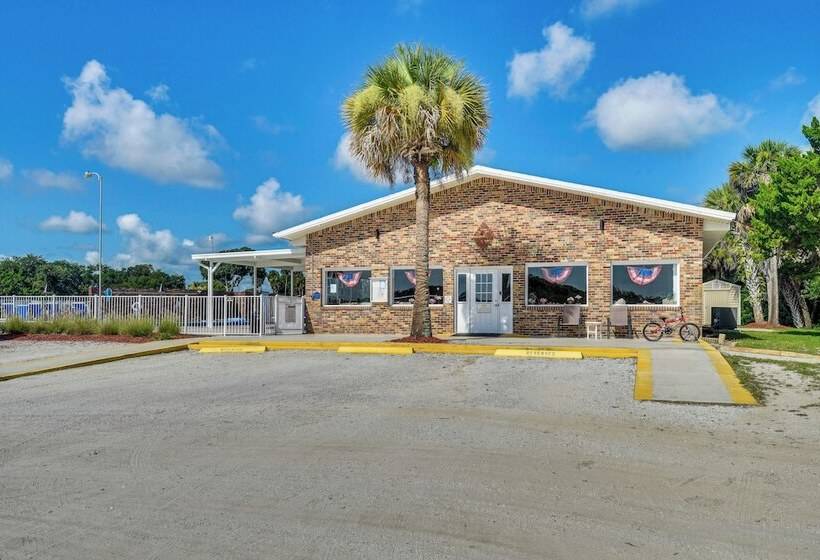 Walk To Indian River From Pet Friendly Home!