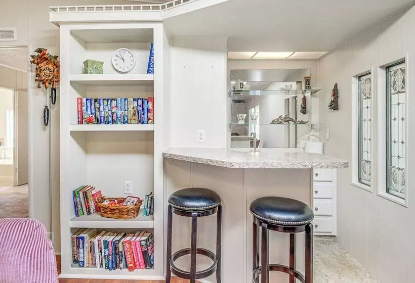 Walk To Indian River From Pet Friendly Home!