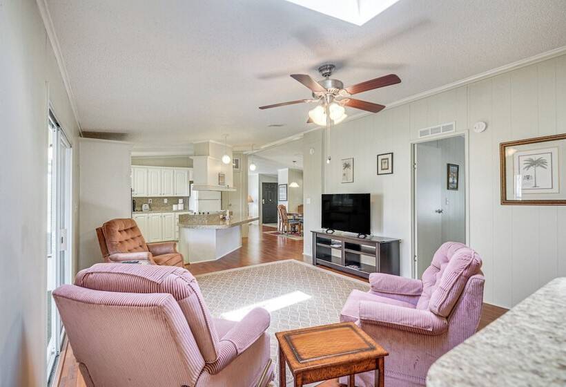 Walk To Indian River From Pet Friendly Home!