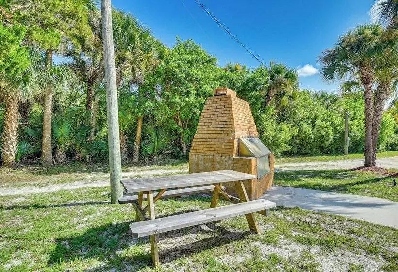 Walk To Indian River From Pet Friendly Home!