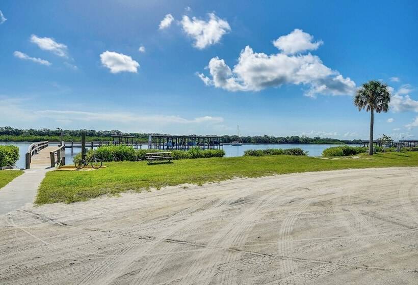 Walk To Indian River From Pet Friendly Home!