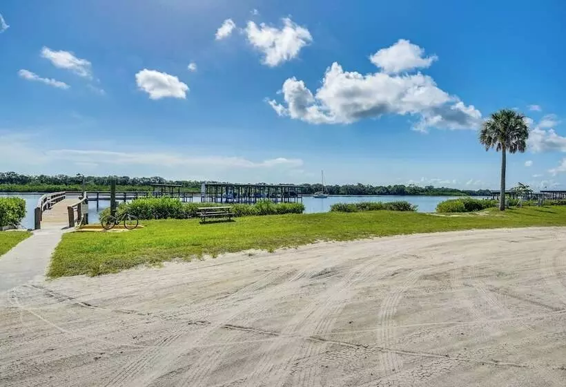 Walk To Indian River From Pet Friendly Home!