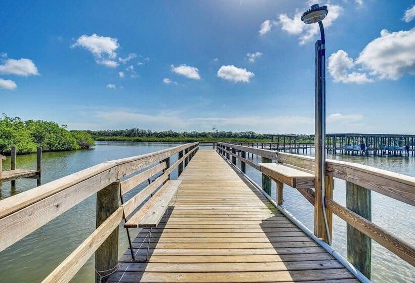 Walk To Indian River From Pet Friendly Home!