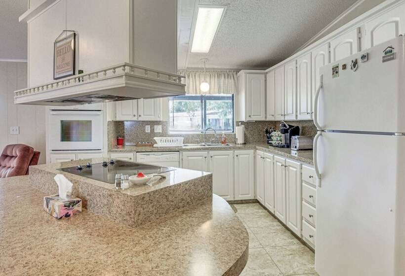 Walk To Indian River From Pet Friendly Home!