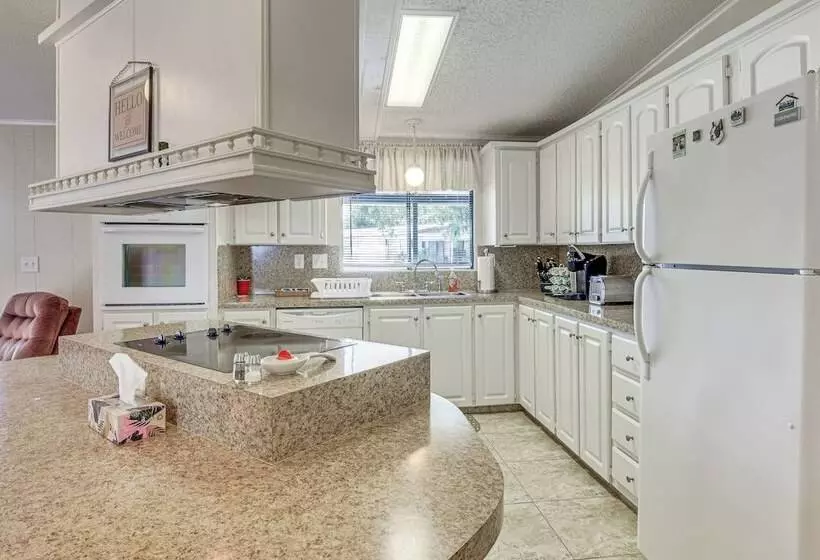 Walk To Indian River From Pet Friendly Home!