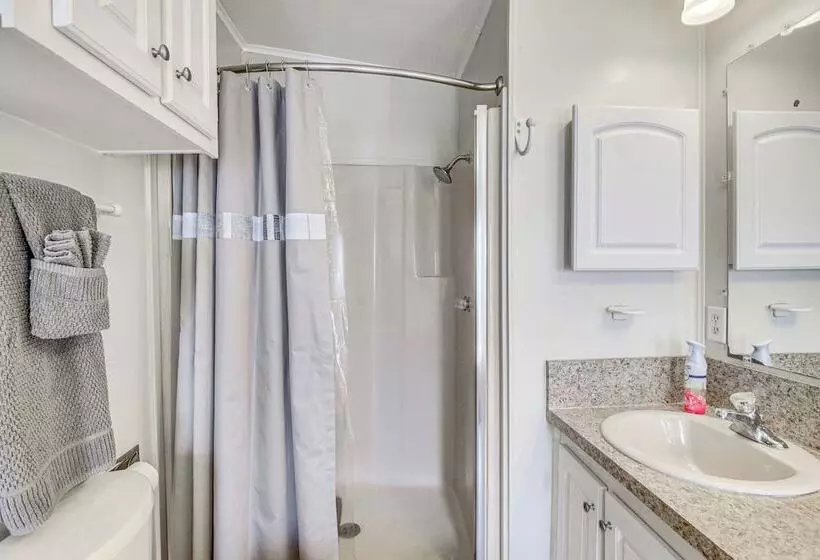 Walk To Indian River From Pet Friendly Home!