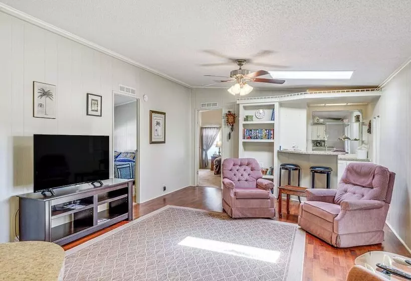 Walk To Indian River From Pet Friendly Home!