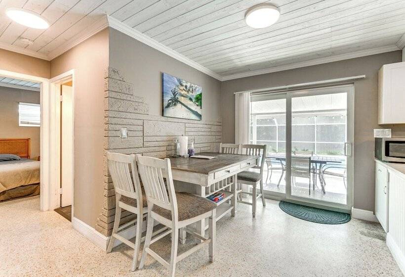 Port Charlotte Abode W/ Heated Pool, Grill & Yard!