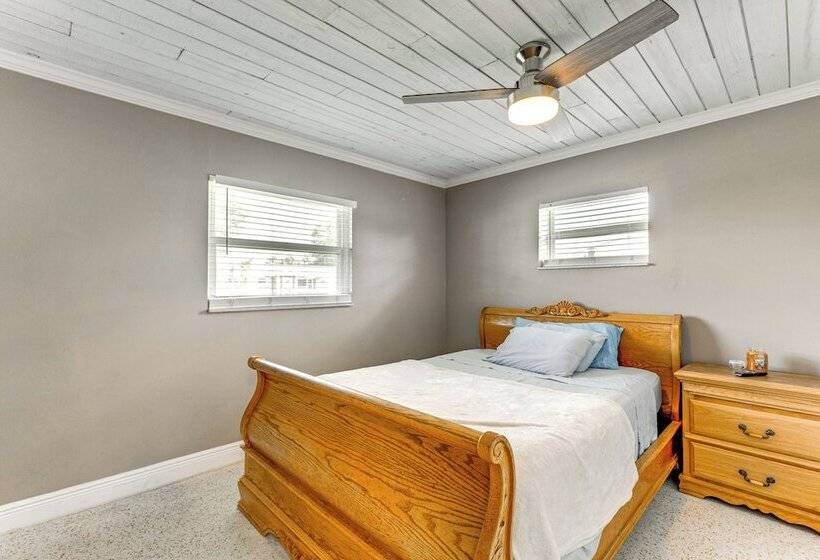 Port Charlotte Abode W/ Heated Pool, Grill & Yard!