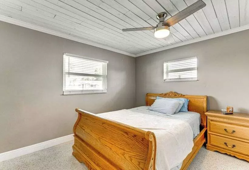 Port Charlotte Abode W/ Heated Pool, Grill & Yard!