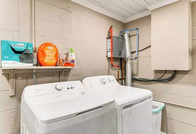 Port Charlotte Abode W/ Heated Pool, Grill & Yard!