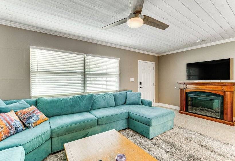 Port Charlotte Abode W/ Heated Pool, Grill & Yard!