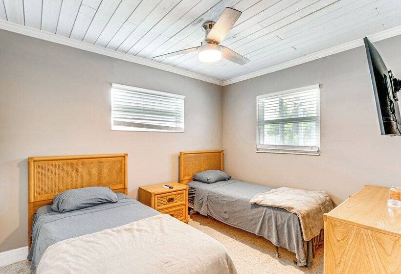 Port Charlotte Abode W/ Heated Pool, Grill & Yard!