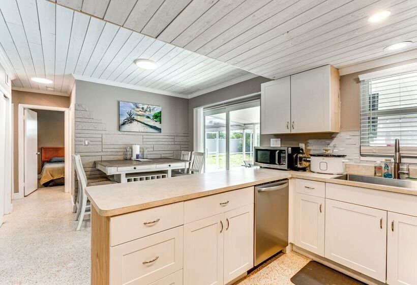 Port Charlotte Abode W/ Heated Pool, Grill & Yard!