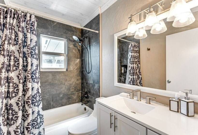 Port Charlotte Abode W/ Heated Pool, Grill & Yard!