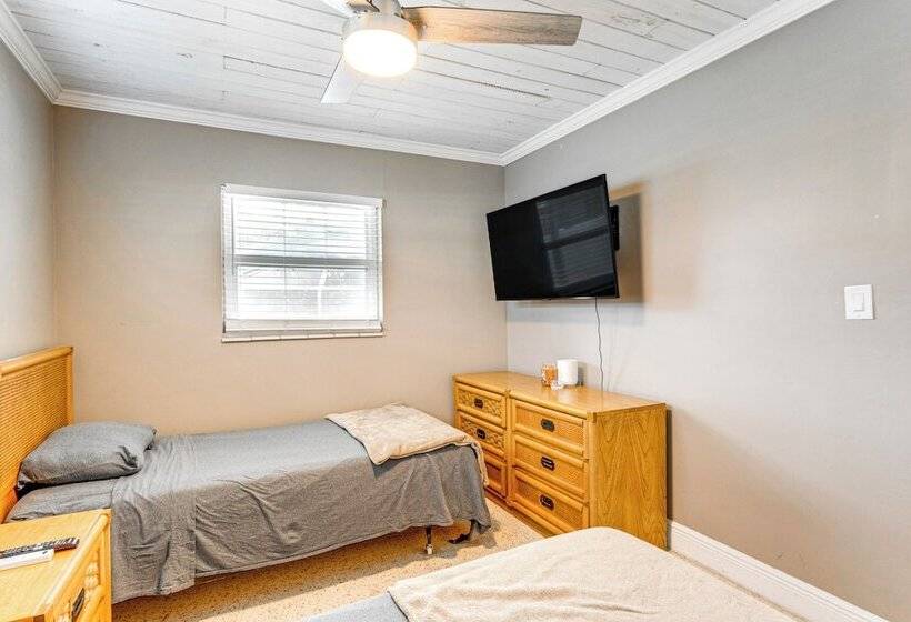 Port Charlotte Abode W/ Heated Pool, Grill & Yard!