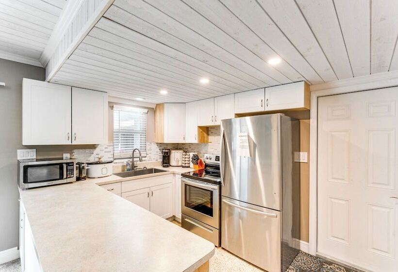 Port Charlotte Abode W/ Heated Pool, Grill & Yard!