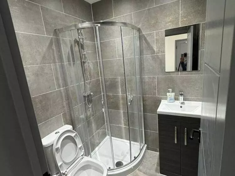 Residenssi Drayton Dream House   6 Bedrooms