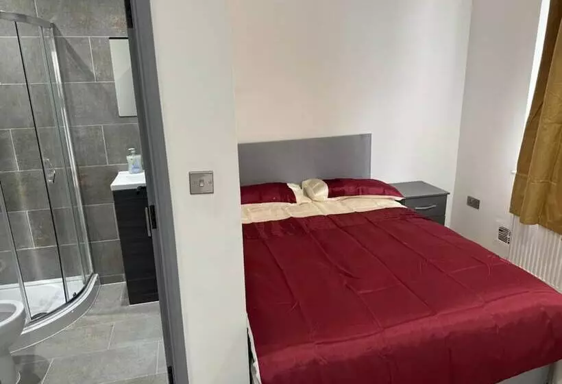 Residenssi Drayton Dream House   6 Bedrooms