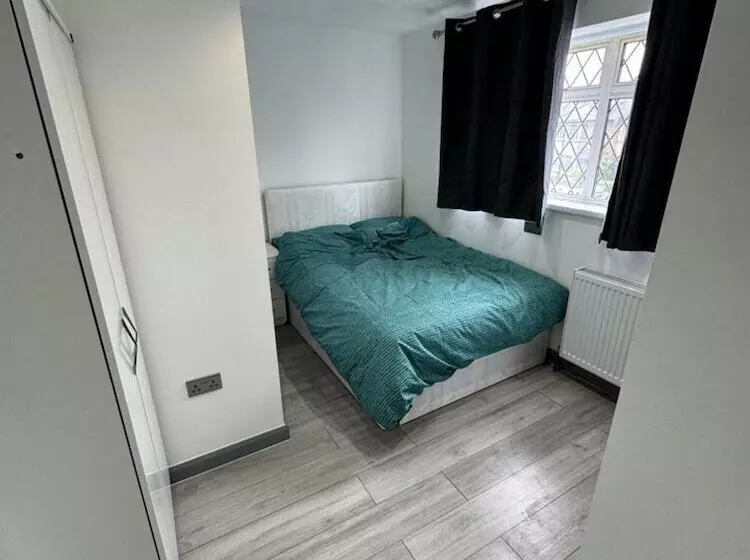 Residenssi Drayton Dream House   6 Bedrooms