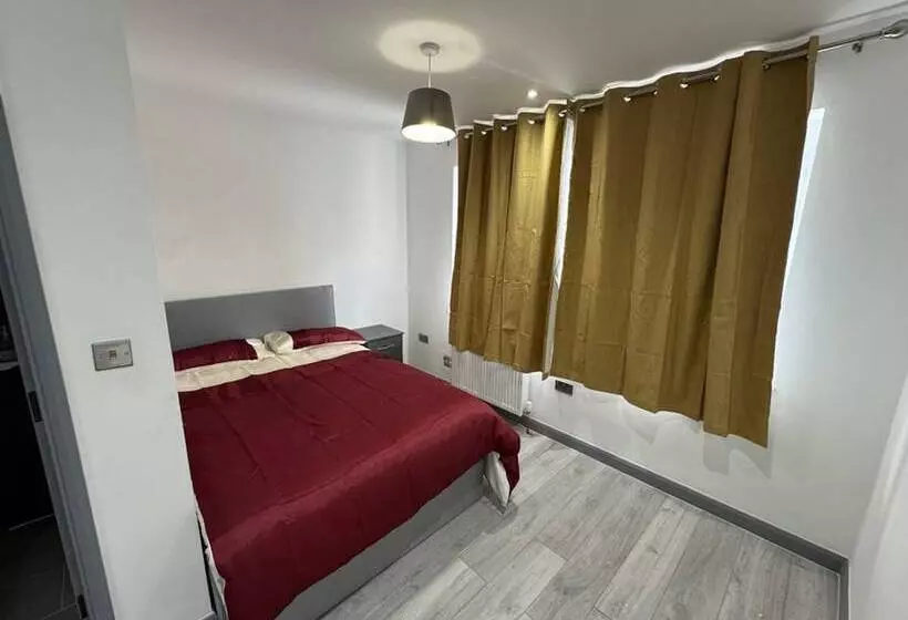 Residenssi Drayton Dream House   6 Bedrooms