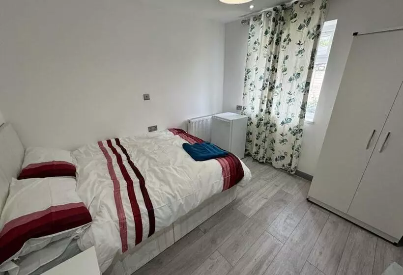 Residenssi Drayton Dream House   6 Bedrooms