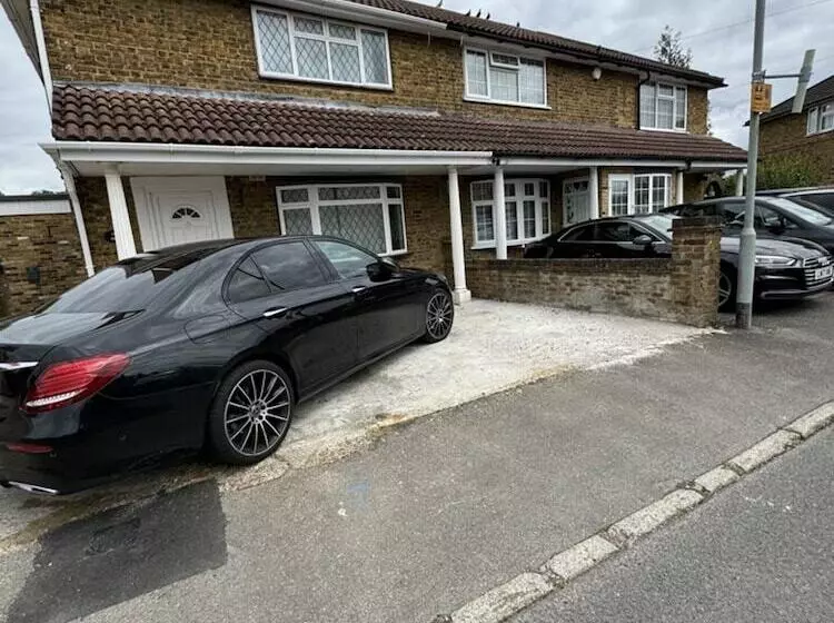 Residenssi Drayton Dream House   6 Bedrooms