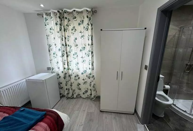 Residenssi Drayton Dream House   6 Bedrooms