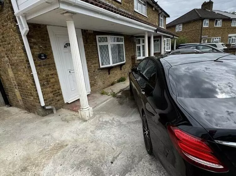 Residenssi Drayton Dream House   6 Bedrooms