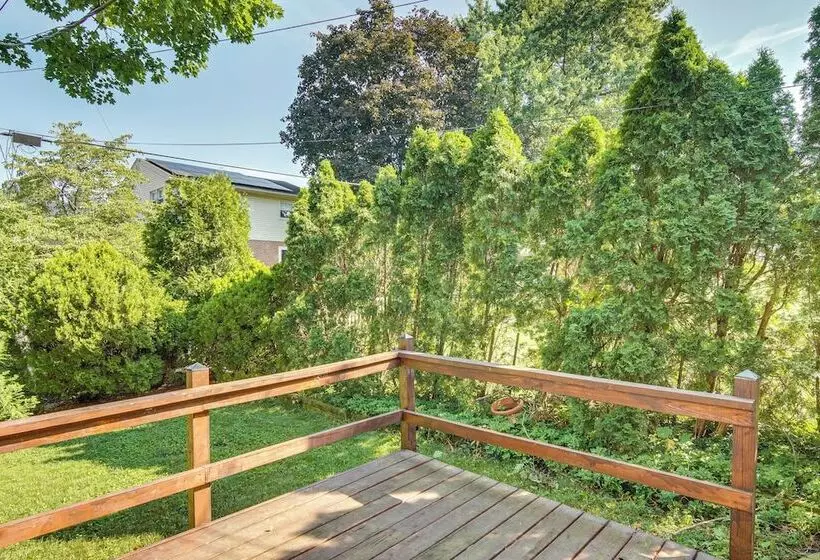Sinking Spring Home W/ Large Sunroom & Fire Pit!