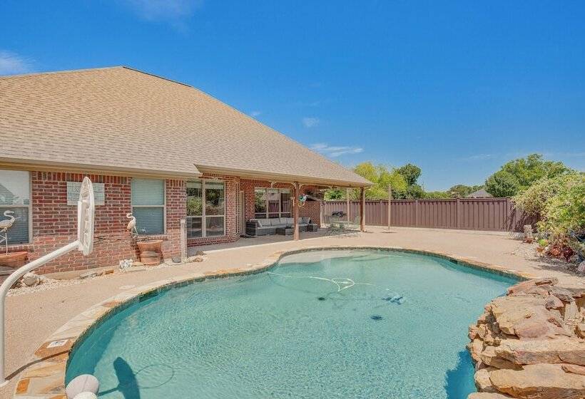 Sunny Stephenville Home W/ Pool: 4 Mi To Downtown
