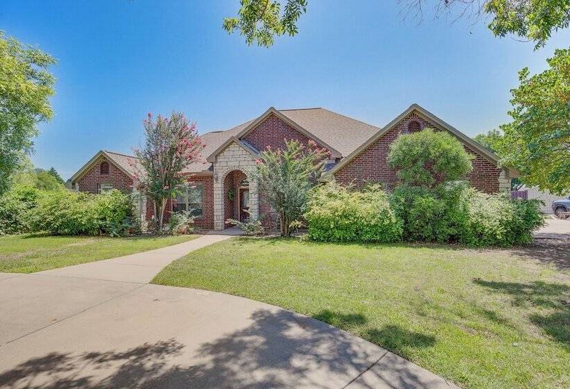 Sunny Stephenville Home W/ Pool: 4 Mi To Downtown