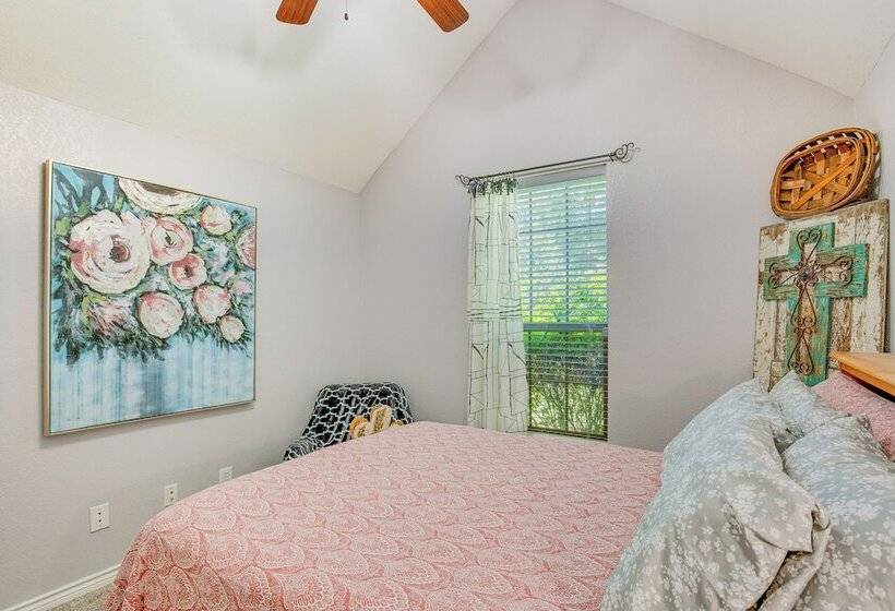 Sunny Stephenville Home W/ Pool: 4 Mi To Downtown