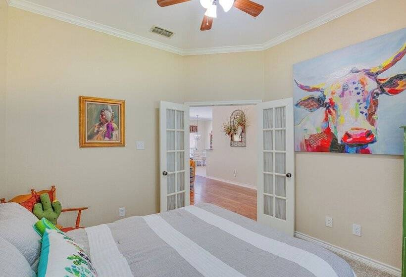 Sunny Stephenville Home W/ Pool: 4 Mi To Downtown