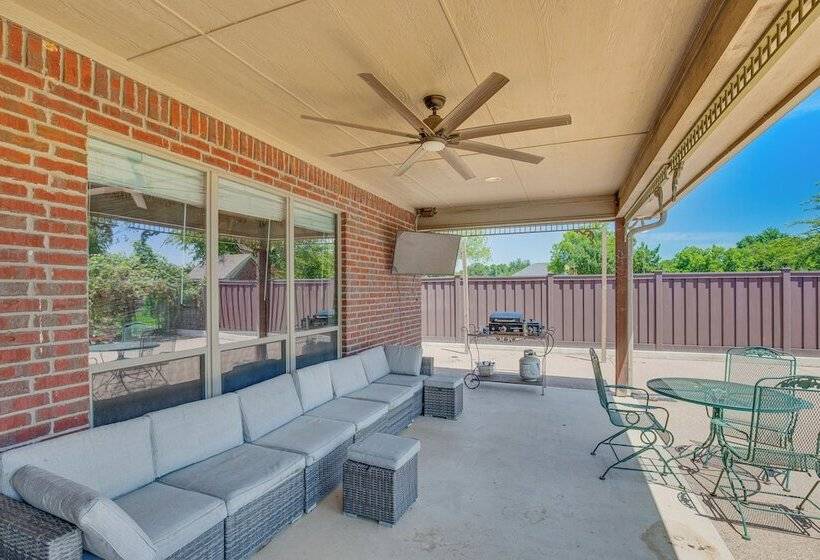 Sunny Stephenville Home W/ Pool: 4 Mi To Downtown