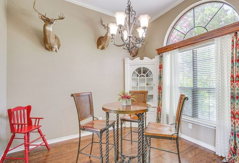 Sunny Stephenville Home W/ Pool: 4 Mi To Downtown