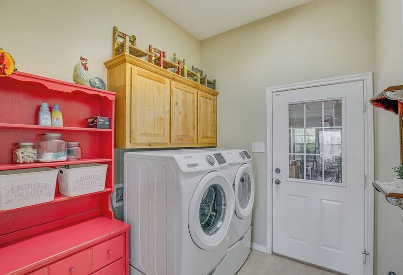 Sunny Stephenville Home W/ Pool: 4 Mi To Downtown