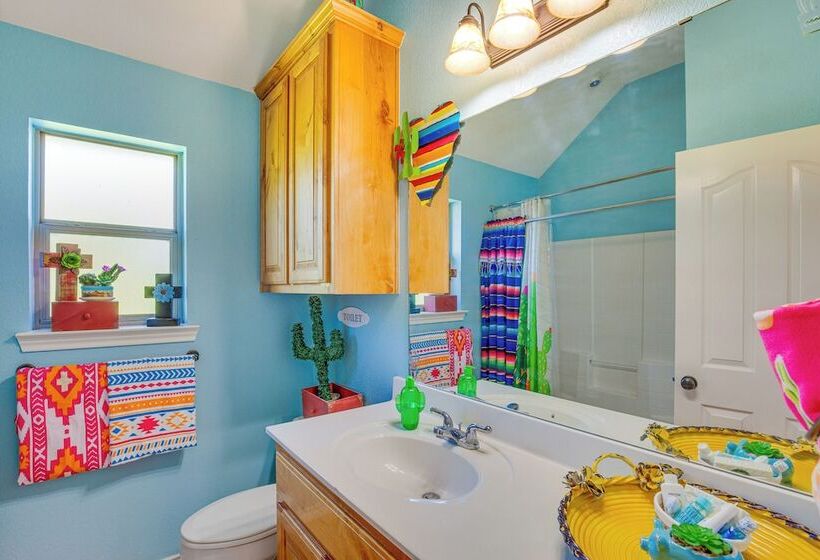 Sunny Stephenville Home W/ Pool: 4 Mi To Downtown