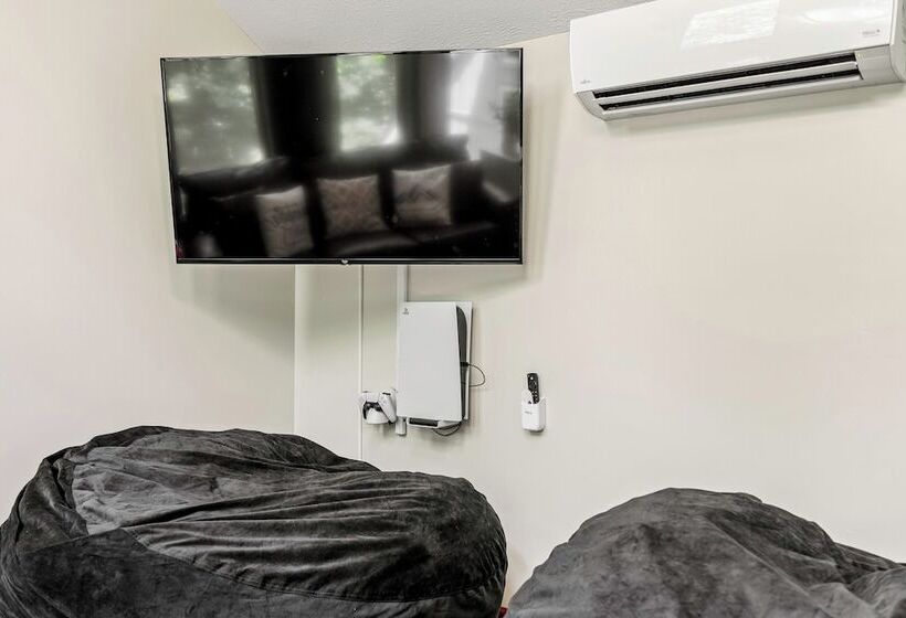 The Great Escape By Avantstay Game Room, Hot Tub