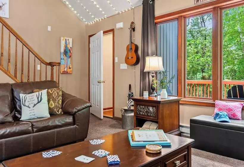 The Great Escape By Avantstay Game Room, Hot Tub