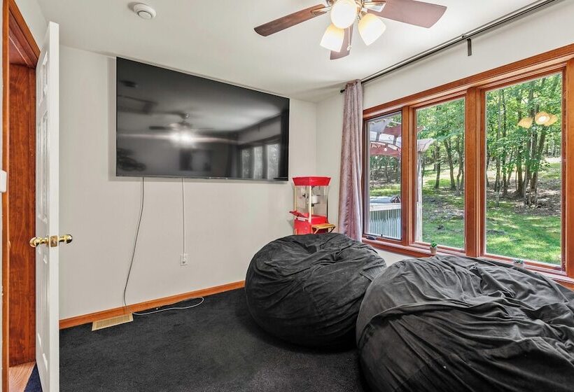 The Great Escape By Avantstay Game Room, Hot Tub