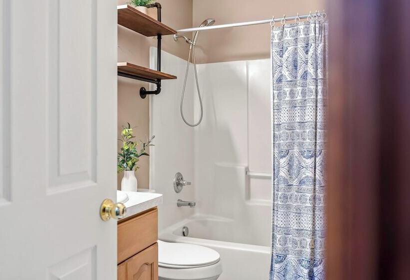 The Great Escape By Avantstay Game Room, Hot Tub