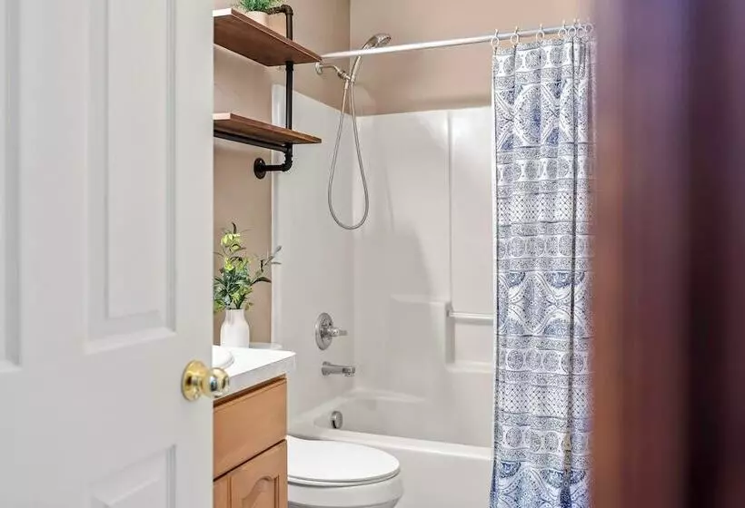 The Great Escape By Avantstay Game Room, Hot Tub